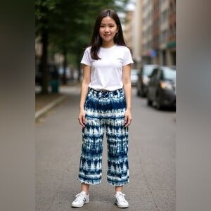 Girls blue tie dye cropped pants